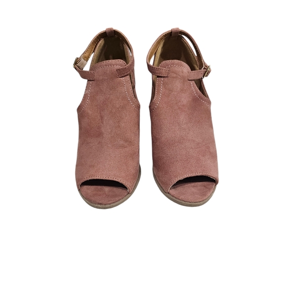 Qupid Blush Chuncky heel  Peep Toe  Suede Heels size M  7/8 Womens - Picture 3 of 6